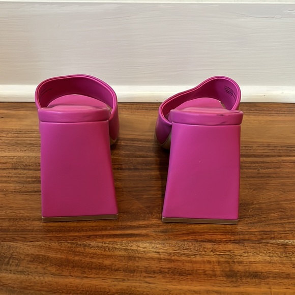 Hot pink heels - Picture 2 of 5